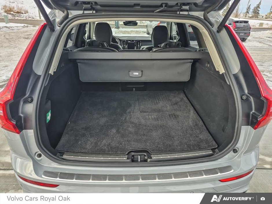 2025 Volvo XC60 Plus Dark Theme-11