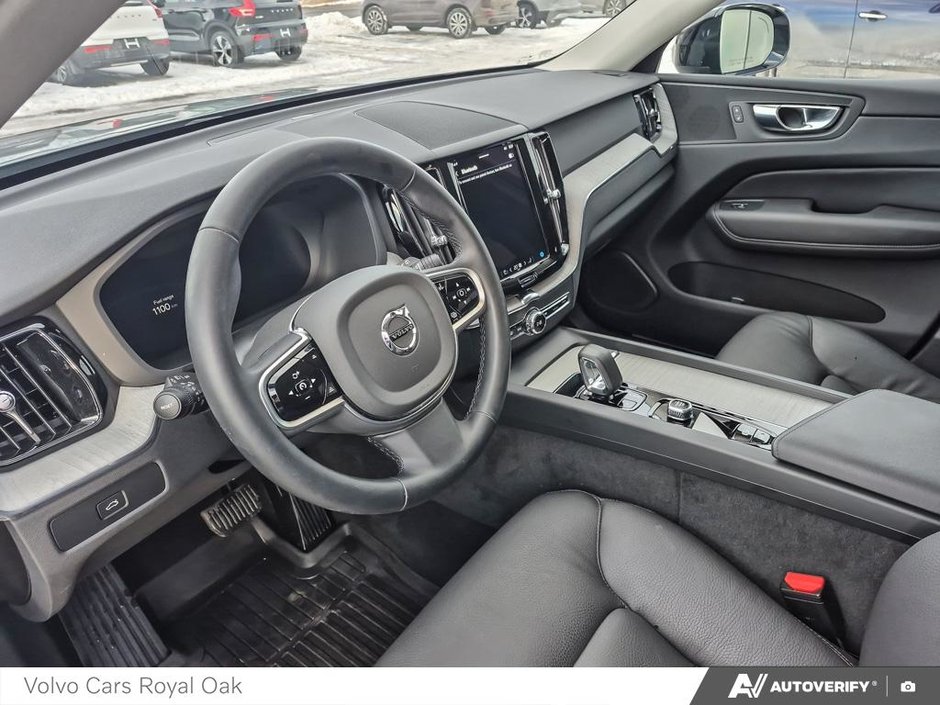 2025 Volvo XC60 Plus Dark Theme-12