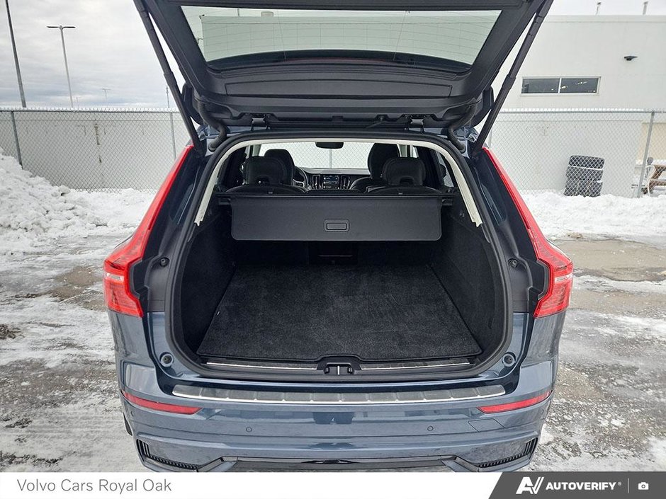 2025 Volvo XC60 Plus Dark Theme-11