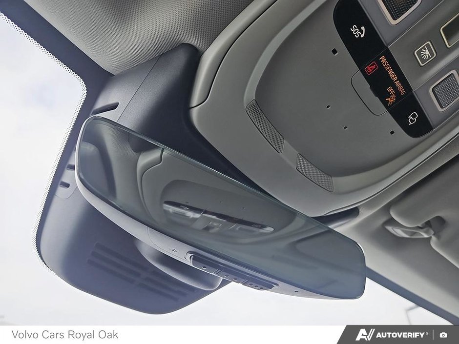 2025 Volvo XC60 Plus Dark Theme-17