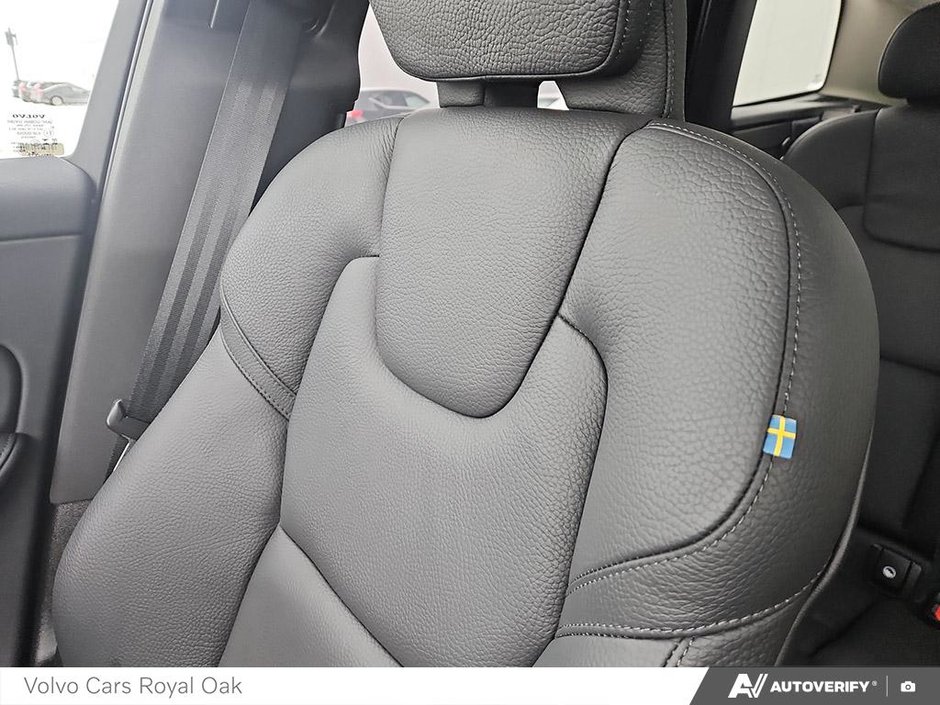 2025 Volvo XC60 Plus Dark Theme-20