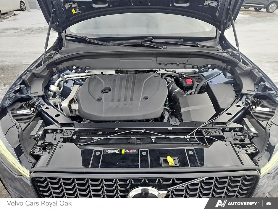 2025 Volvo XC60 Plus Dark Theme-9