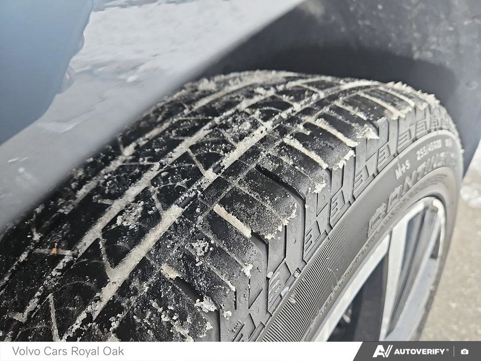 2025 Volvo XC60 Plus Dark Theme-6