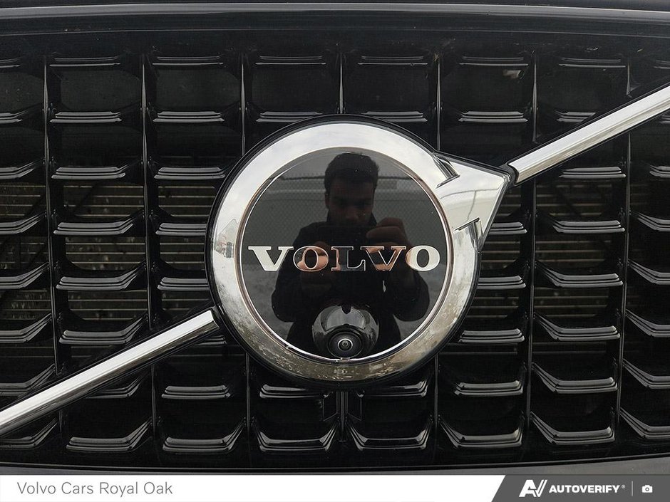 2025 Volvo XC60 Plus Dark Theme-8