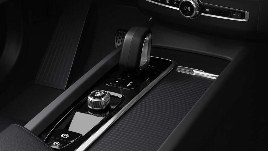 2025 Volvo XC60 Core-8