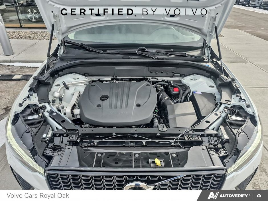 2025 Volvo XC60 Plus Dark Theme-9