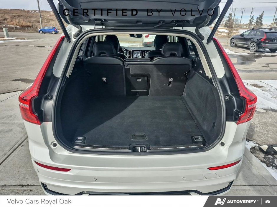 2025 Volvo XC60 Plus Dark Theme-11