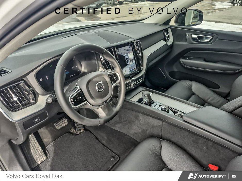 2025 Volvo XC60 Plus Dark Theme-12