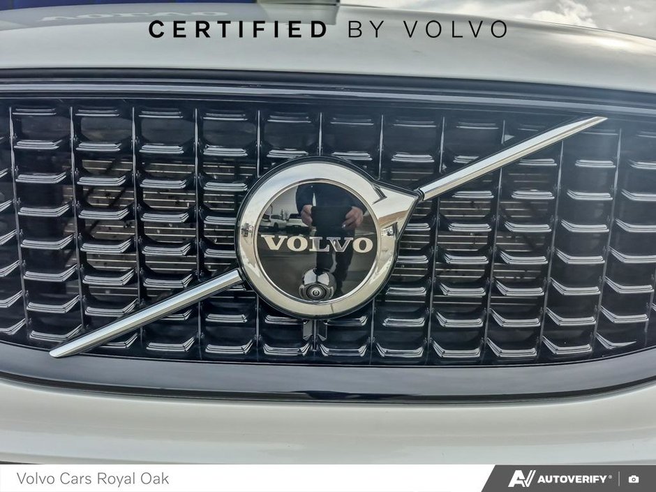 2025 Volvo XC60 Plus Dark Theme-8