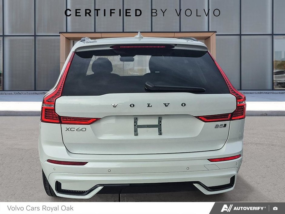 2025 Volvo XC60 Plus Dark Theme-4