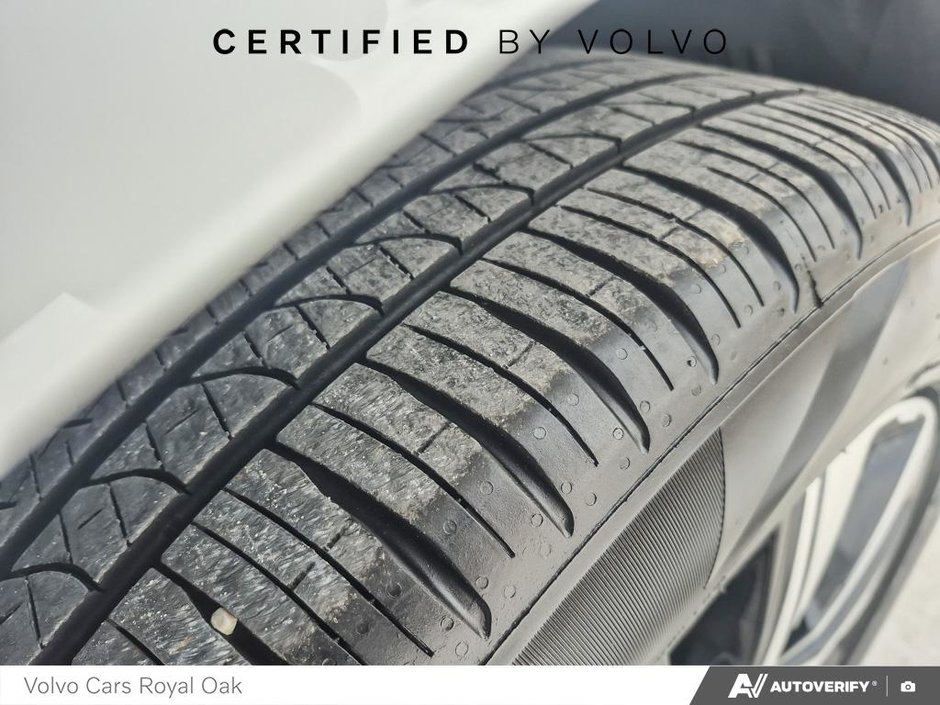 2025 Volvo XC60 Plus Dark Theme-6