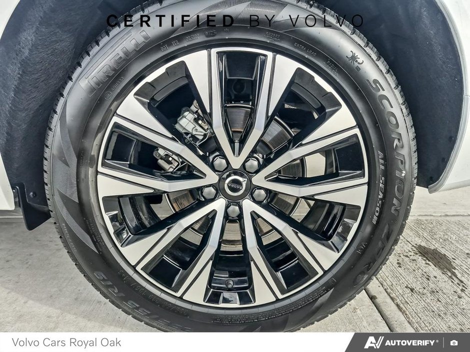 2025 Volvo XC60 Plus Dark Theme-5