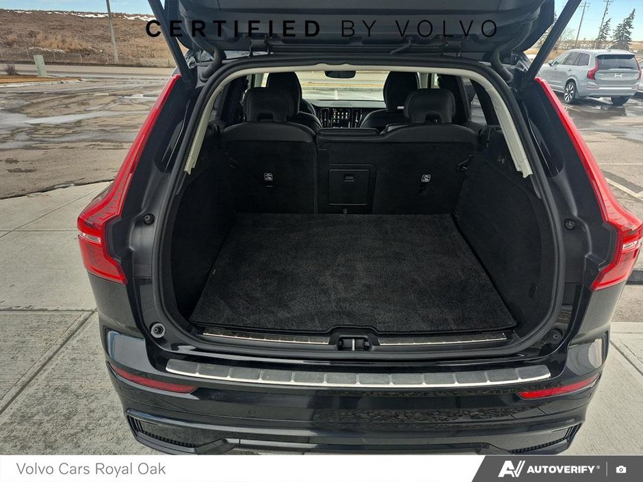 2025 Volvo XC60 Plus Dark Theme-11