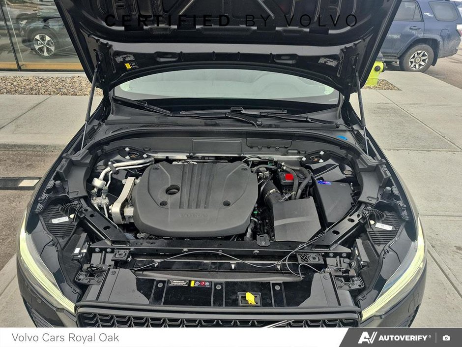 2025 Volvo XC60 Plus Dark Theme-9