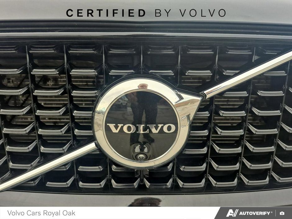 2025 Volvo XC60 Plus Dark Theme-8