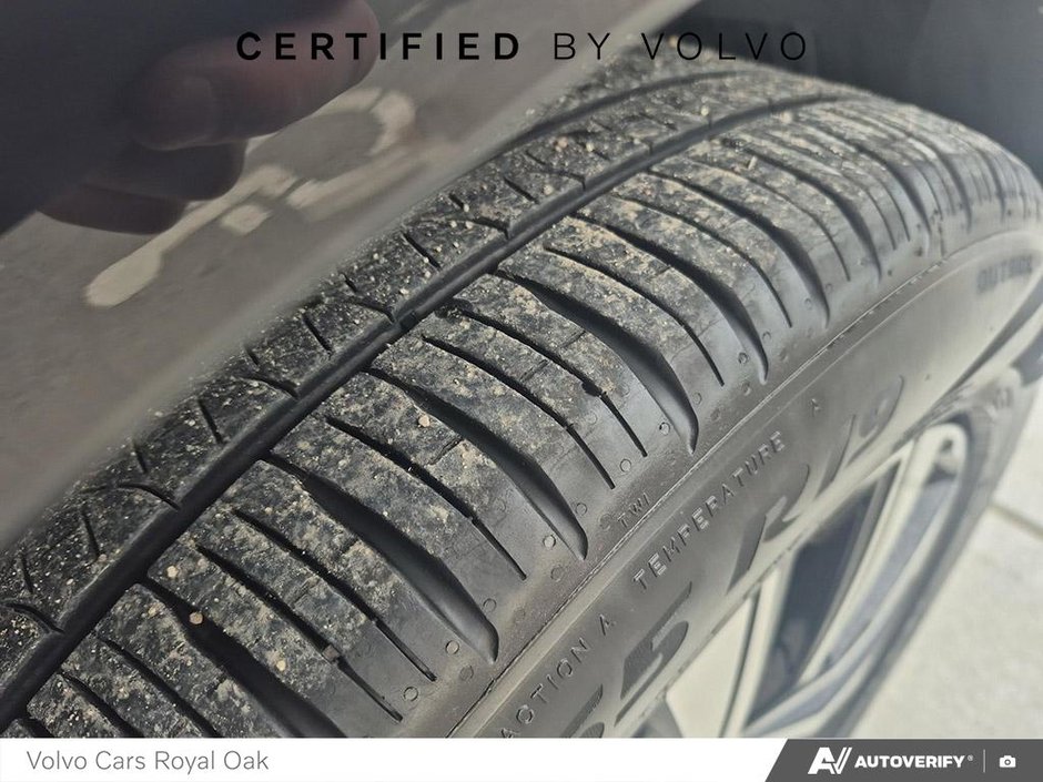 2025 Volvo XC60 Plus Dark Theme-6