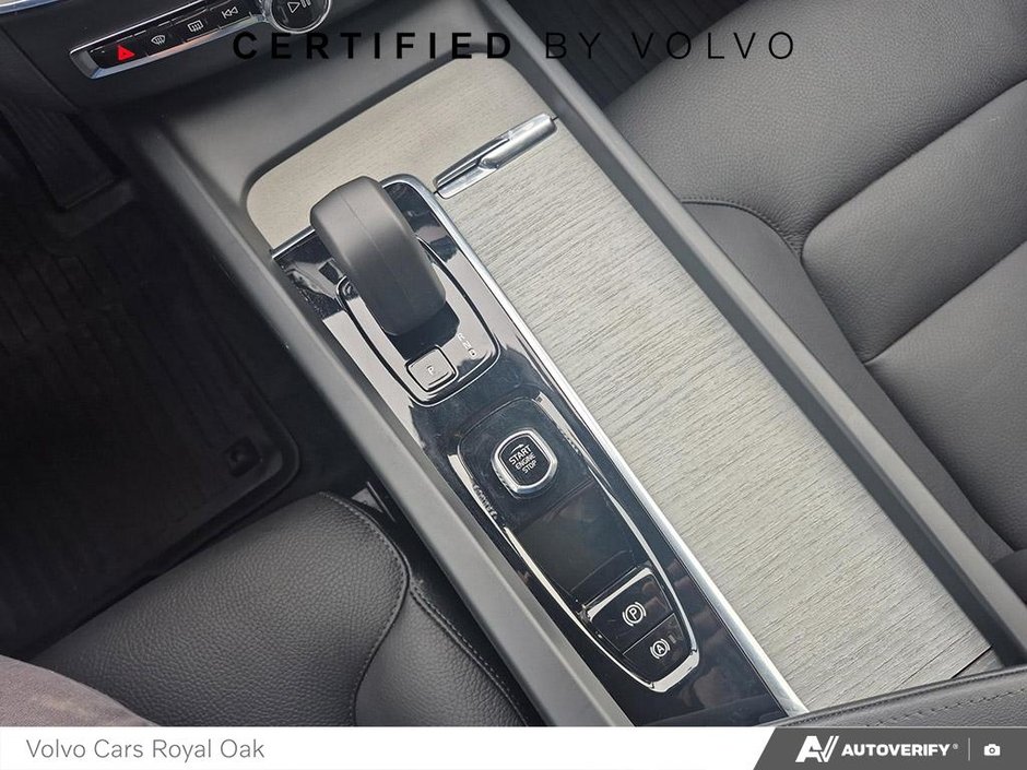 2025 Volvo XC60 Plus Dark Theme-17