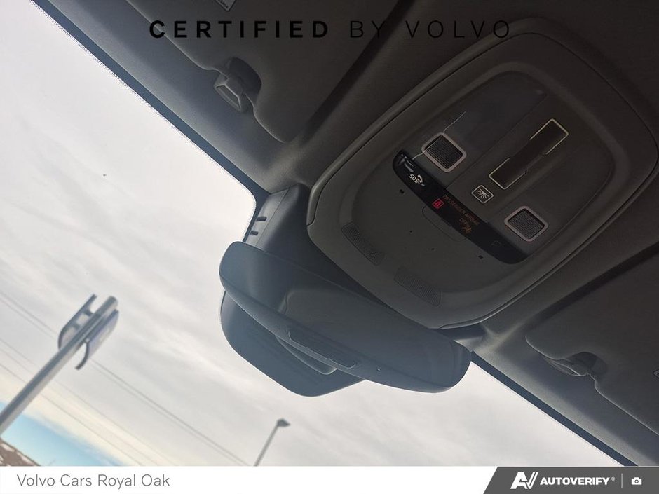 2025 Volvo XC60 Plus Dark Theme-20