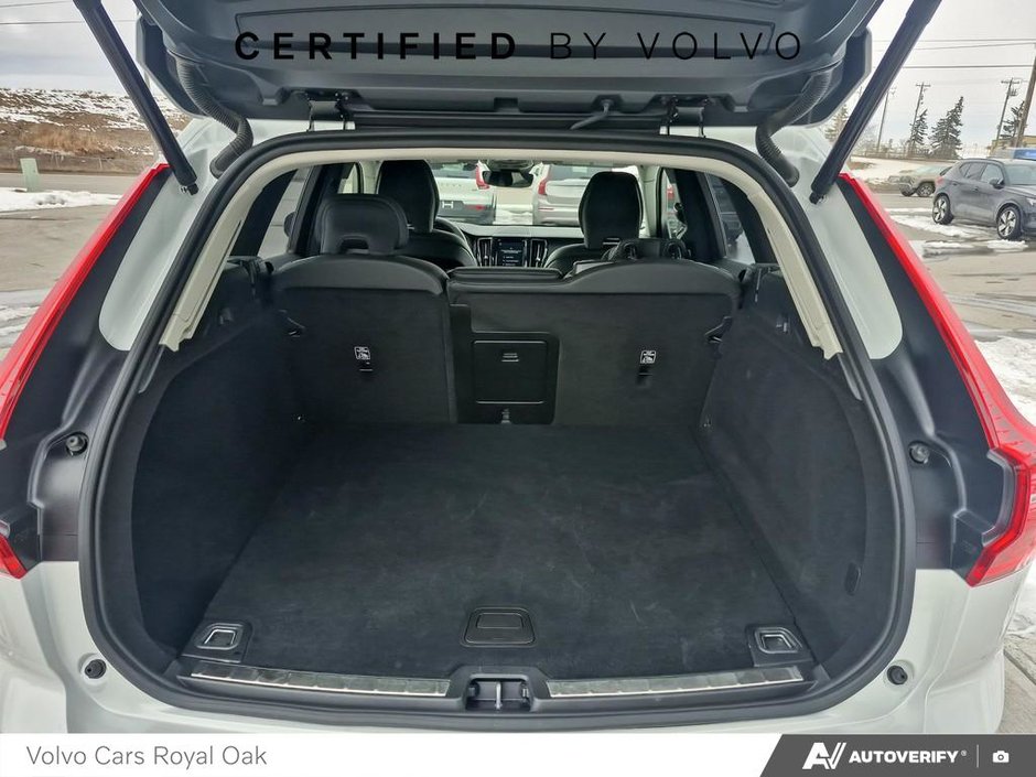 2025 Volvo XC60 Plus Dark Theme-11