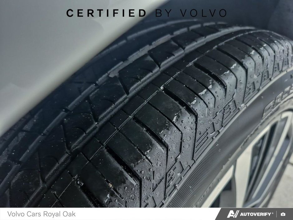 2025 Volvo XC60 Plus Dark Theme-6