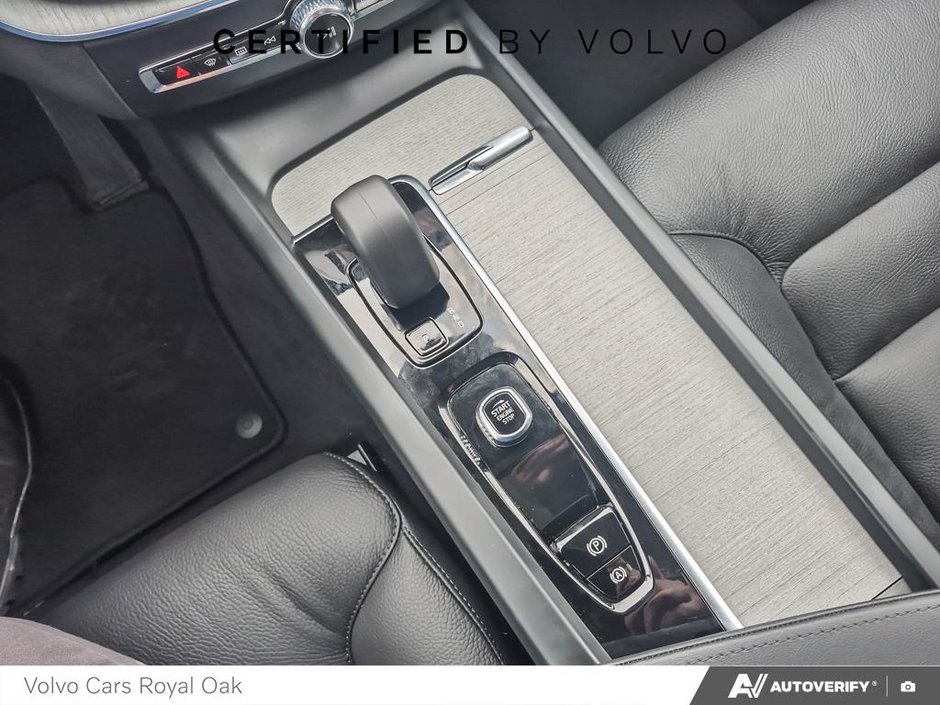 2025 Volvo XC60 Plus Dark Theme-17