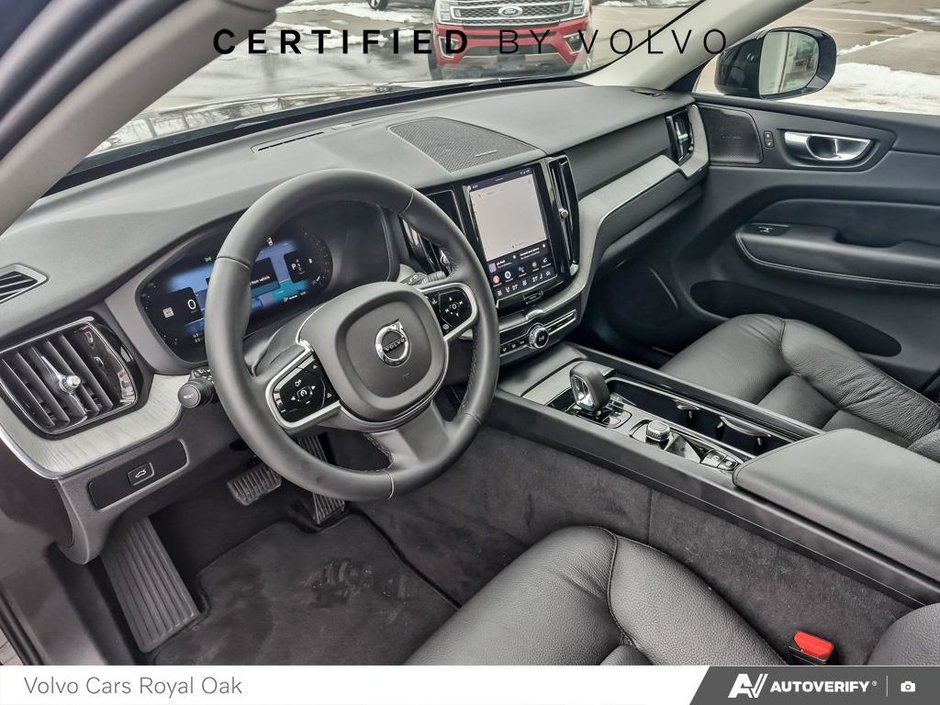 2025 Volvo XC60 Plus Dark Theme-12