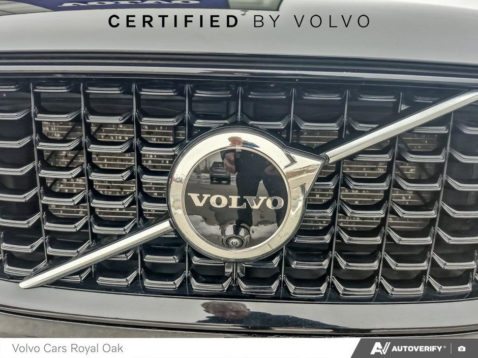 2025 Volvo XC60 Plus Dark Theme-8