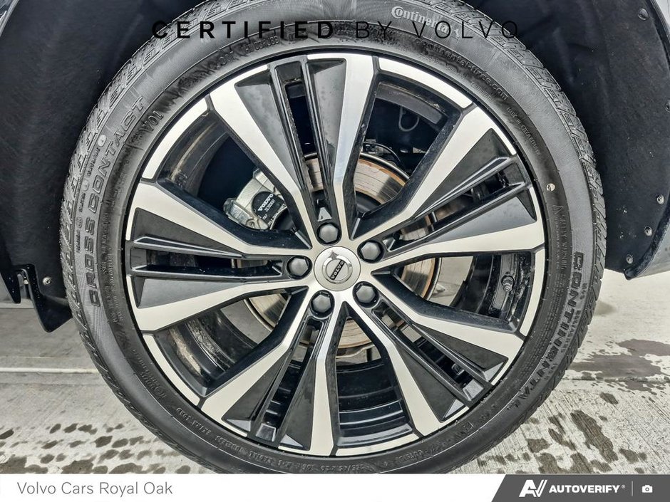 2025 Volvo XC60 Plus Dark Theme-5
