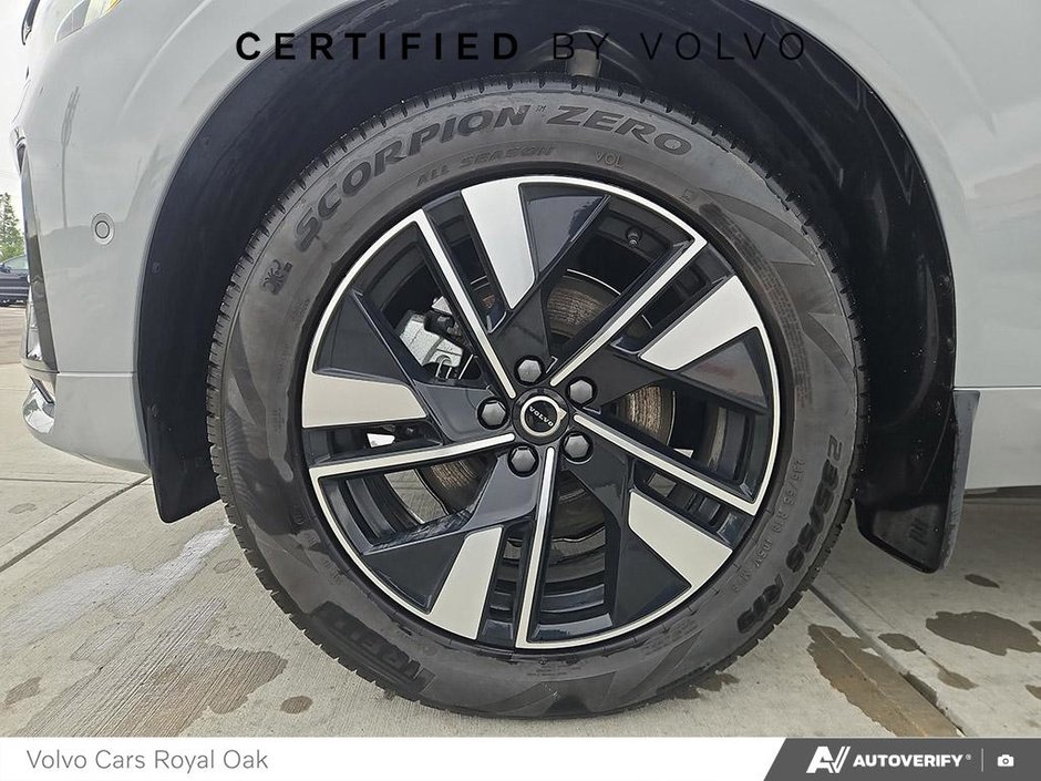 2026 Volvo XC60 Plus Dark Theme-5