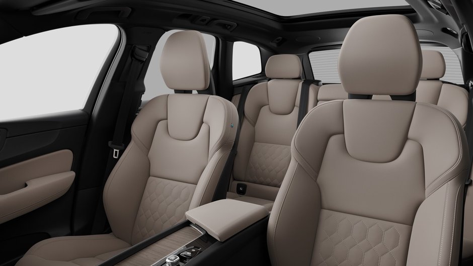2027 Volvo XC60 Plus (Dark Theme)-11