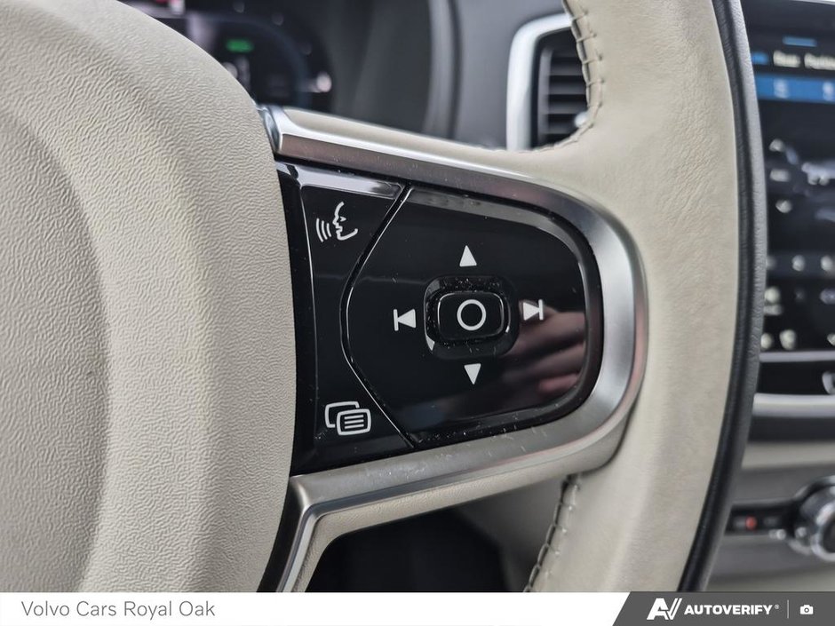 2025 Volvo XC90 Plug-In Hybrid Ultra Bright Theme-15