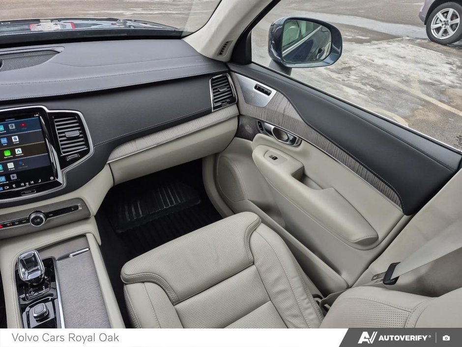 2025 Volvo XC90 Plug-In Hybrid Ultra Bright Theme-24