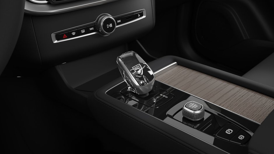 2027 Volvo XC90 Plus 7-Seater (Dark Theme)-10