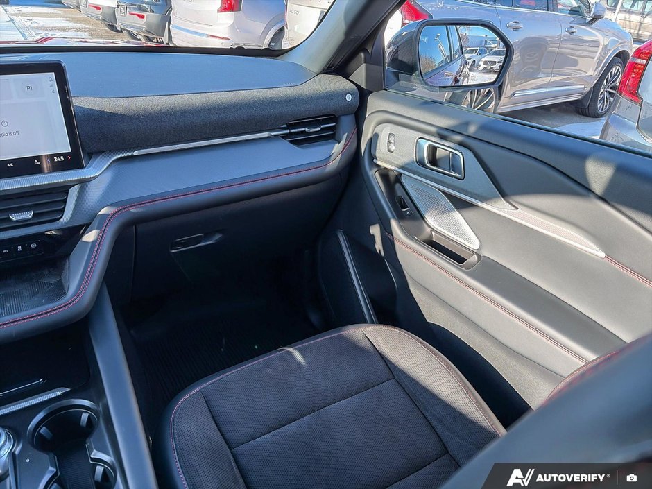 2025 Ford Explorer ST-24