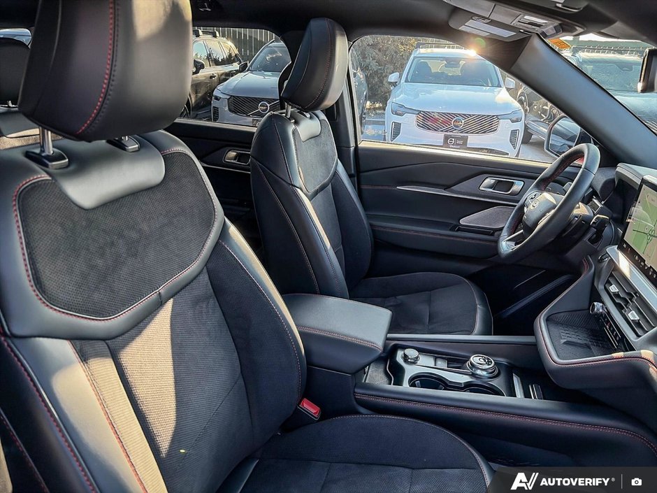 2025 Ford Explorer ST-21