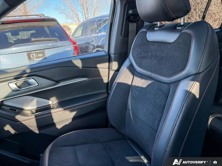 2025 Ford Explorer ST-19