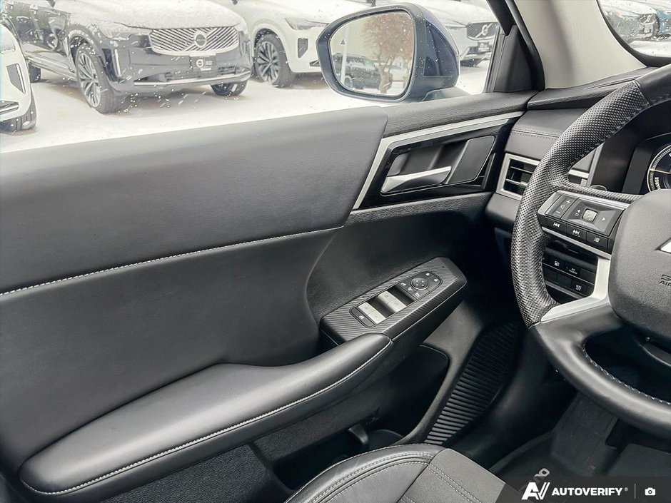 2023 Mitsubishi Outlander PHEV-16