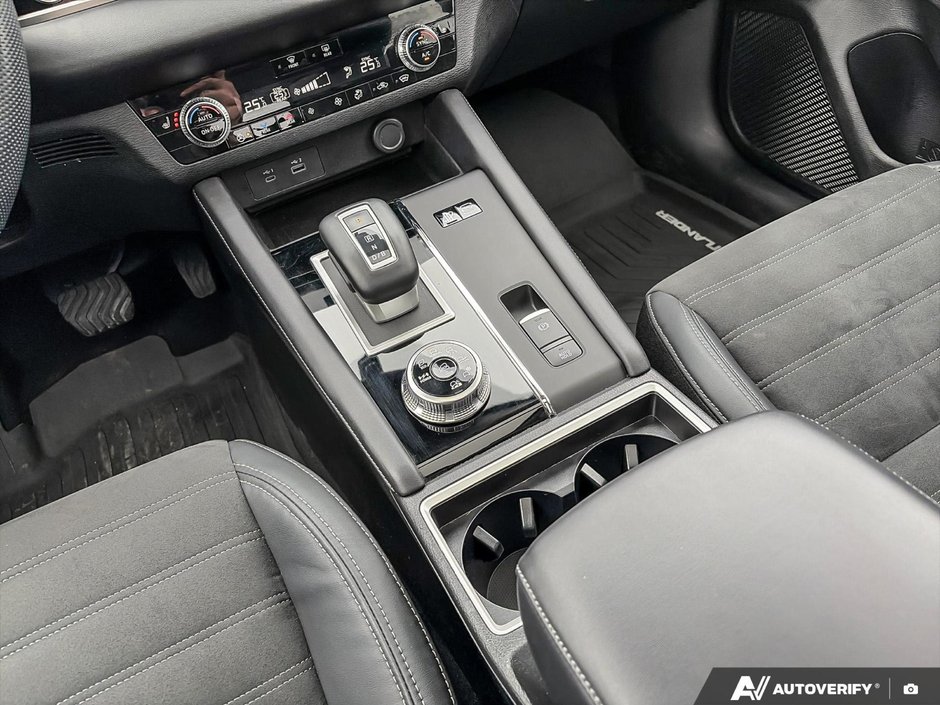 2023 Mitsubishi Outlander PHEV-17