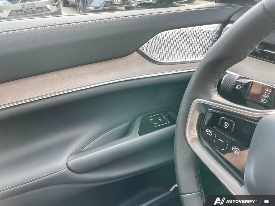 2025 Volvo EX90 Ultra-16