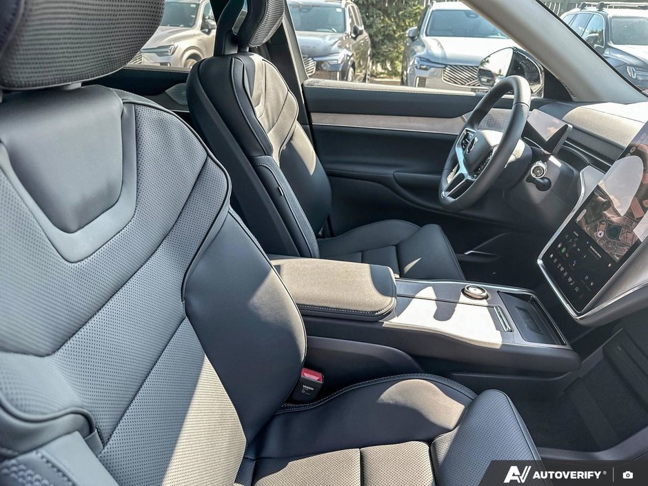 2025 Volvo EX90 Ultra-21