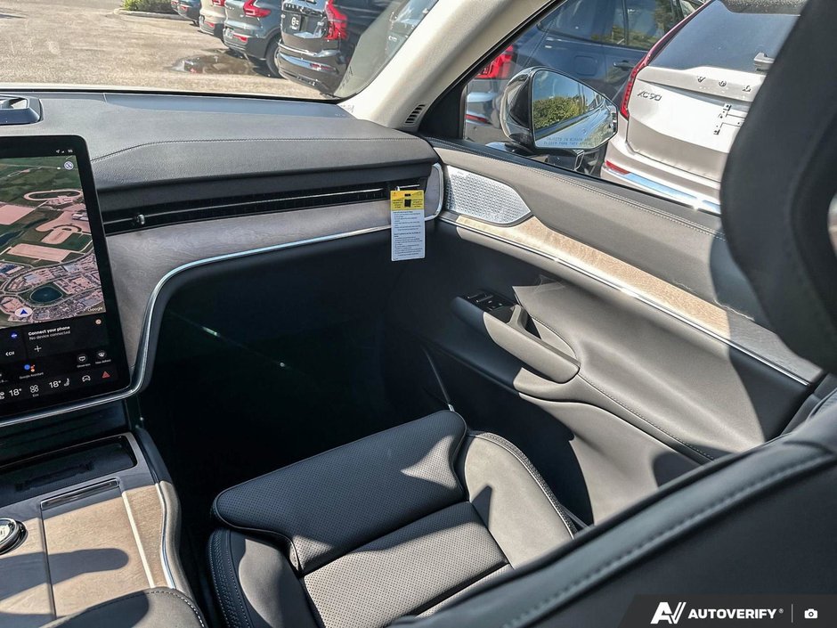 2025 Volvo EX90 Ultra-24