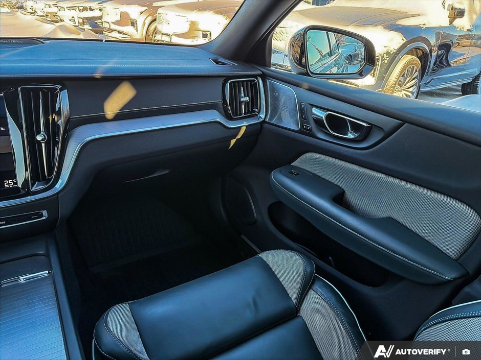 2022 Volvo S60 R-Design-25