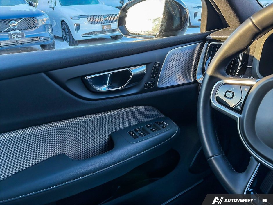 2022 Volvo S60 R-Design-17