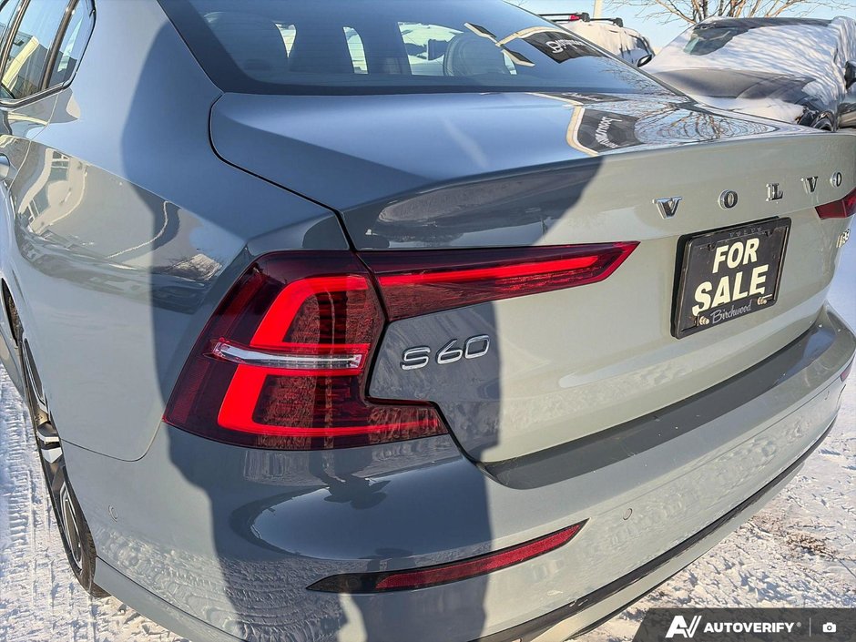 2022 Volvo S60 R-Design-12