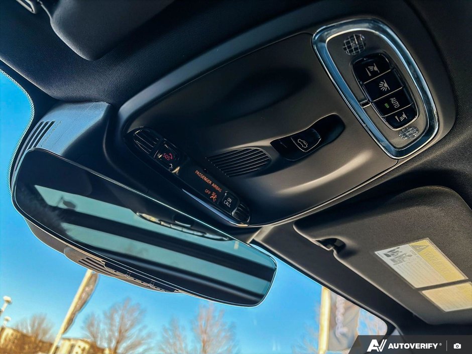 2022 Volvo S60 R-Design-21