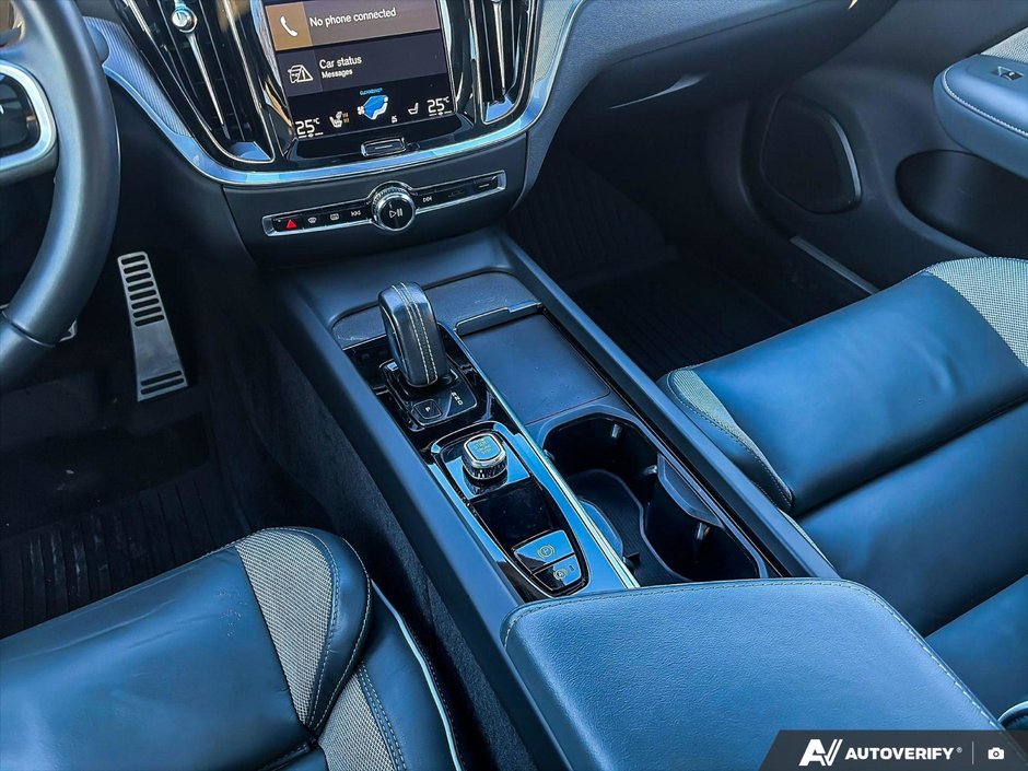 2022 Volvo S60 R-Design-18