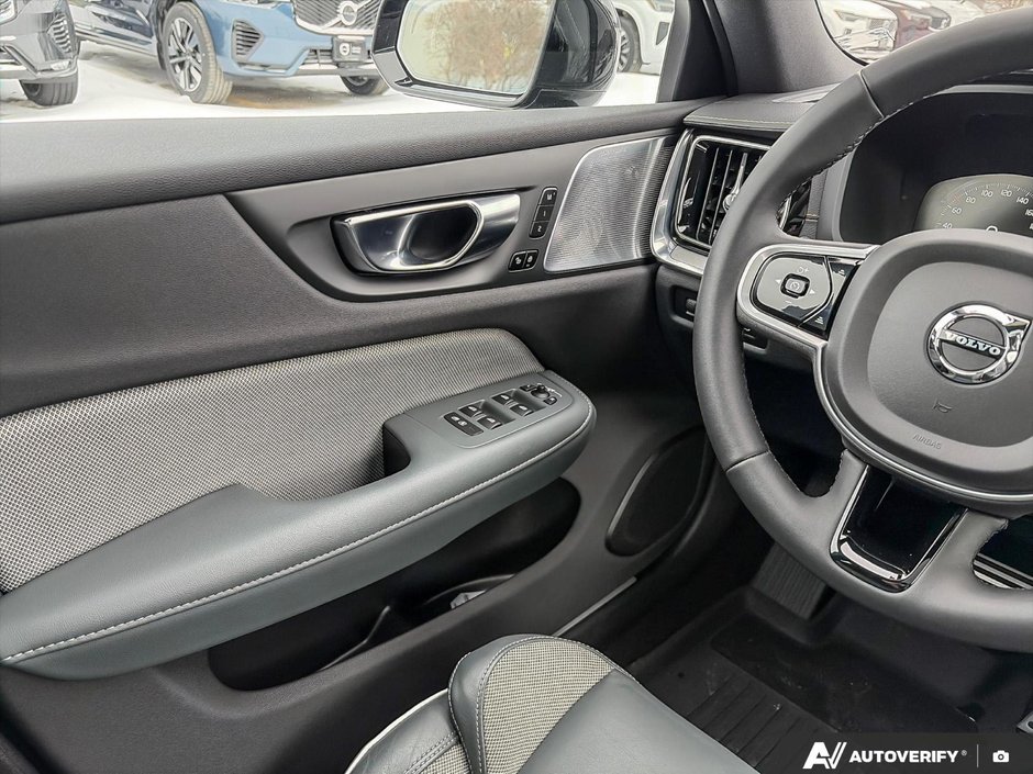 2022 Volvo S60 R-Design-16