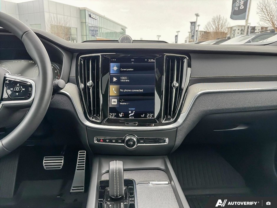 2022 Volvo S60 R-Design-18