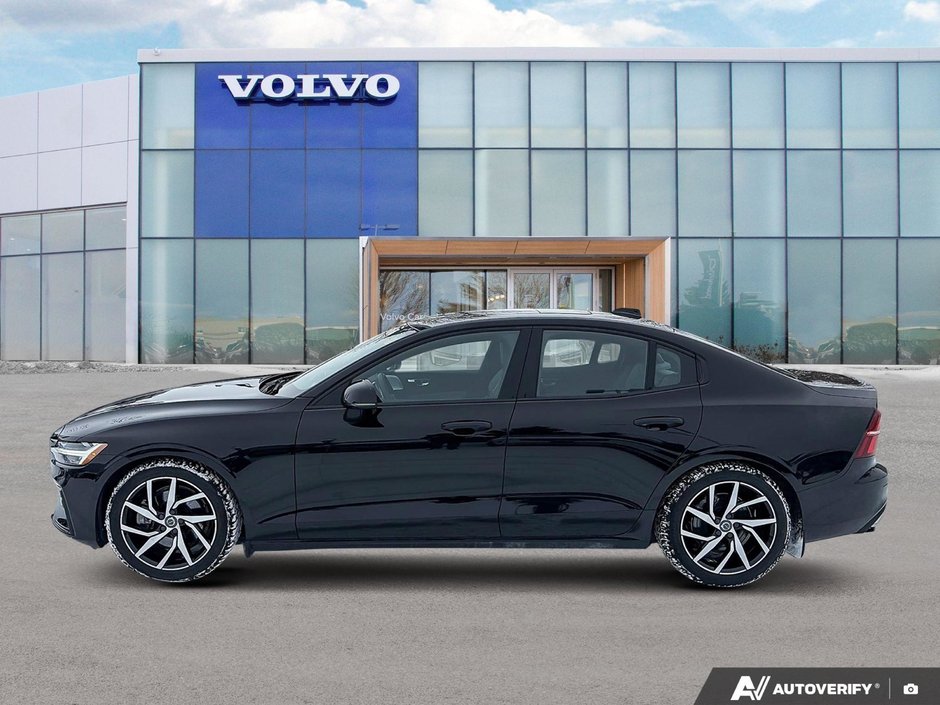 2022 Volvo S60 R-Design-1