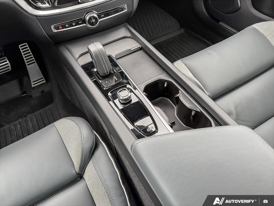 2022 Volvo S60 R-Design-17